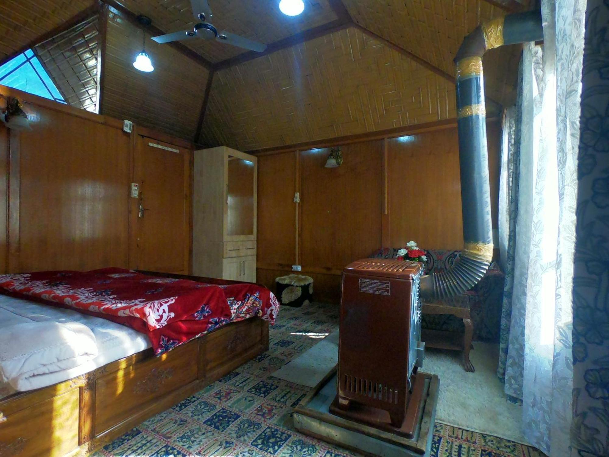 Goona Palace Houseboats 4* Srinagar (Jammu and Kashmir)
