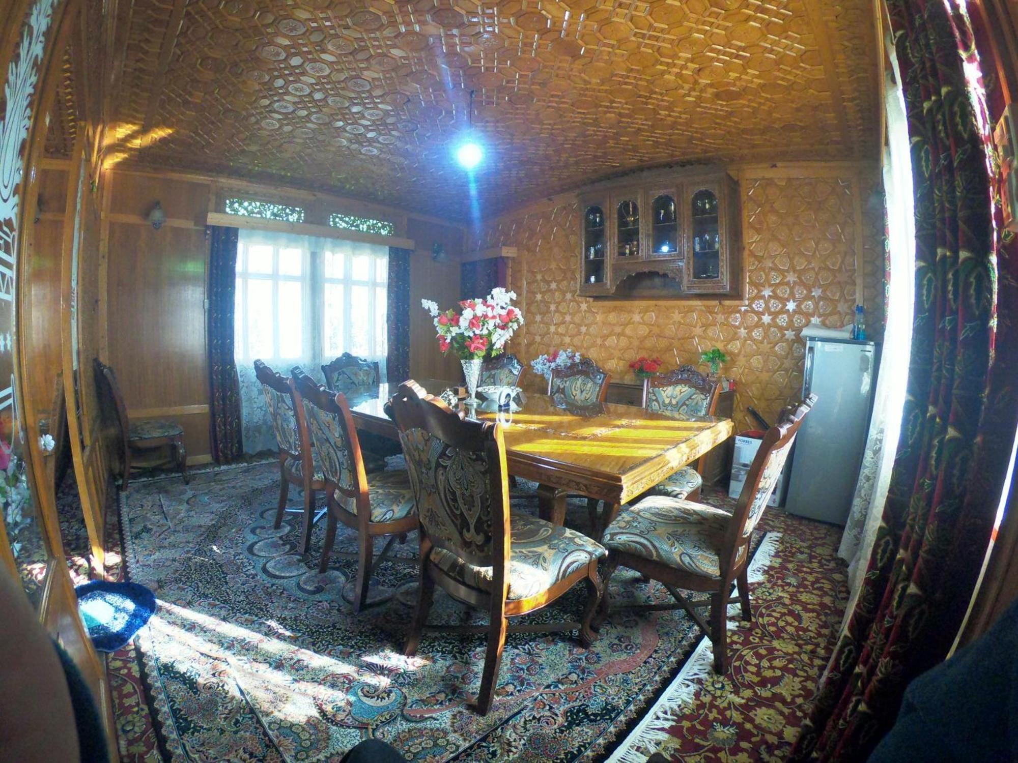 Botel Goona Palace Houseboats Srinagar (Jammu and Kashmir)