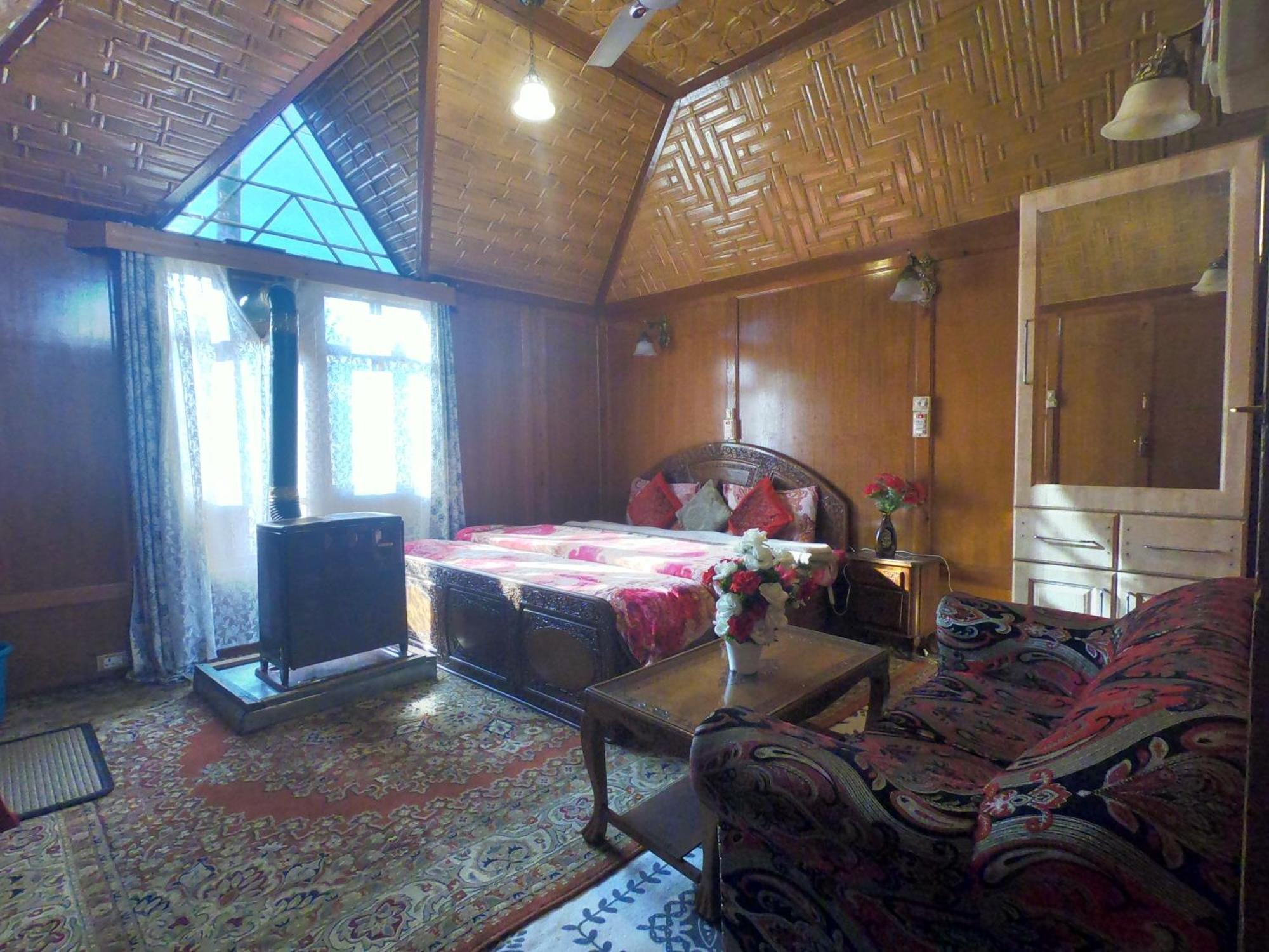 Goona Palace Houseboats 4*