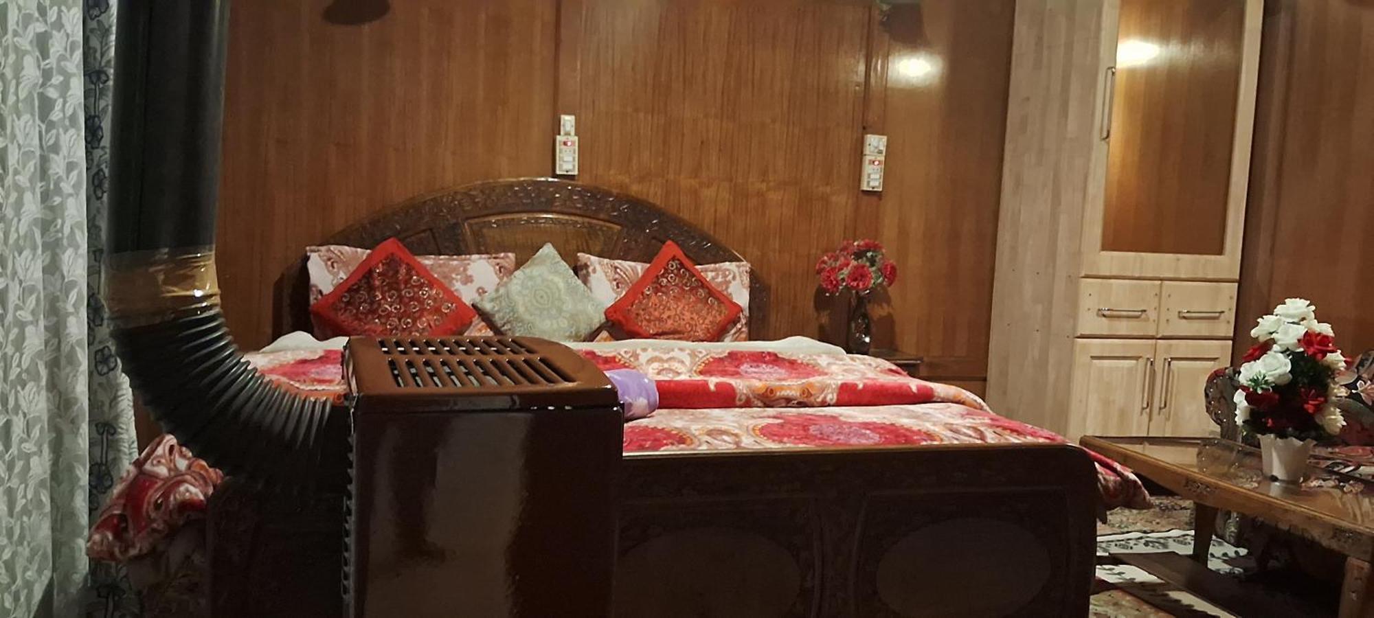 Botel Goona Palace Houseboats 4*
